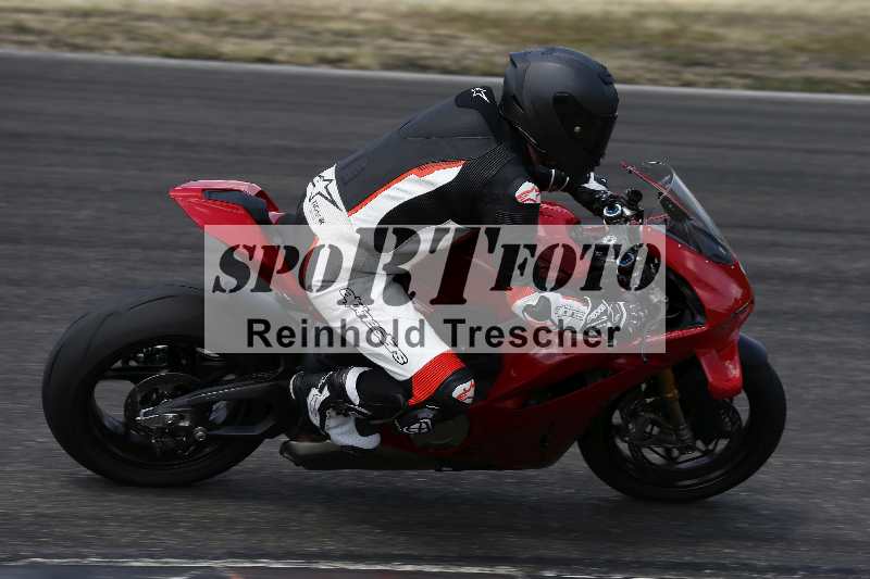 /21 17.06.2026  Ducati Schweiz Track Warmup ADR/Gruppe gruen/backside